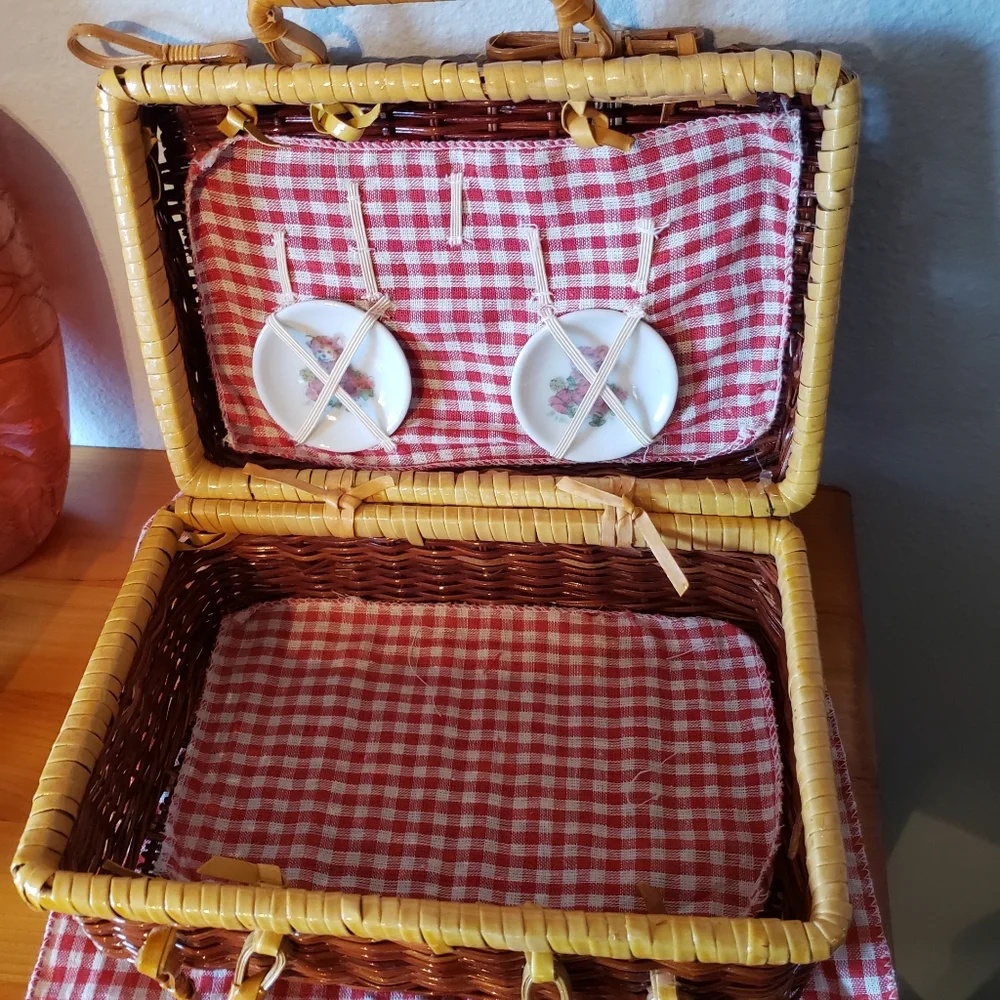 Vtg 98 Child's PorcelainTea Set Bears Whicker Basket NIB